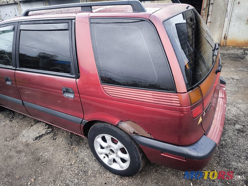 1998' Mitsubishi Space Wagon photo #4