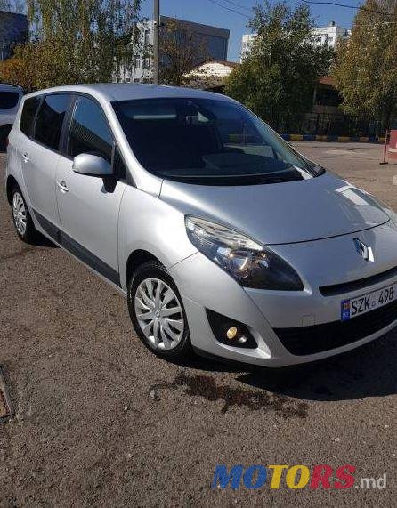 2010' Renault Grand Scenic photo #1