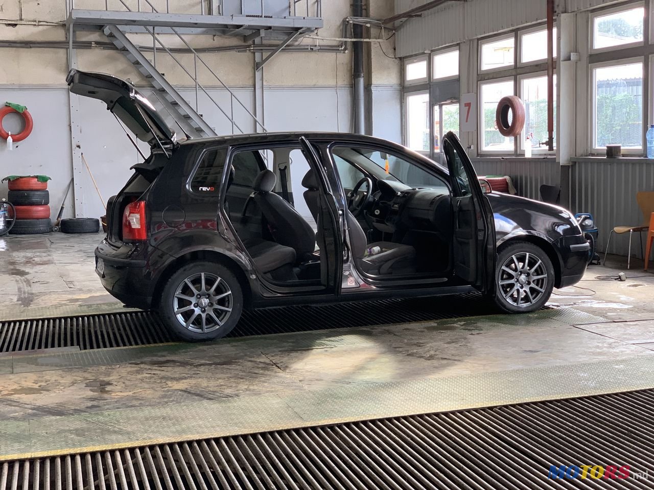 2004' Volkswagen Polo photo #6