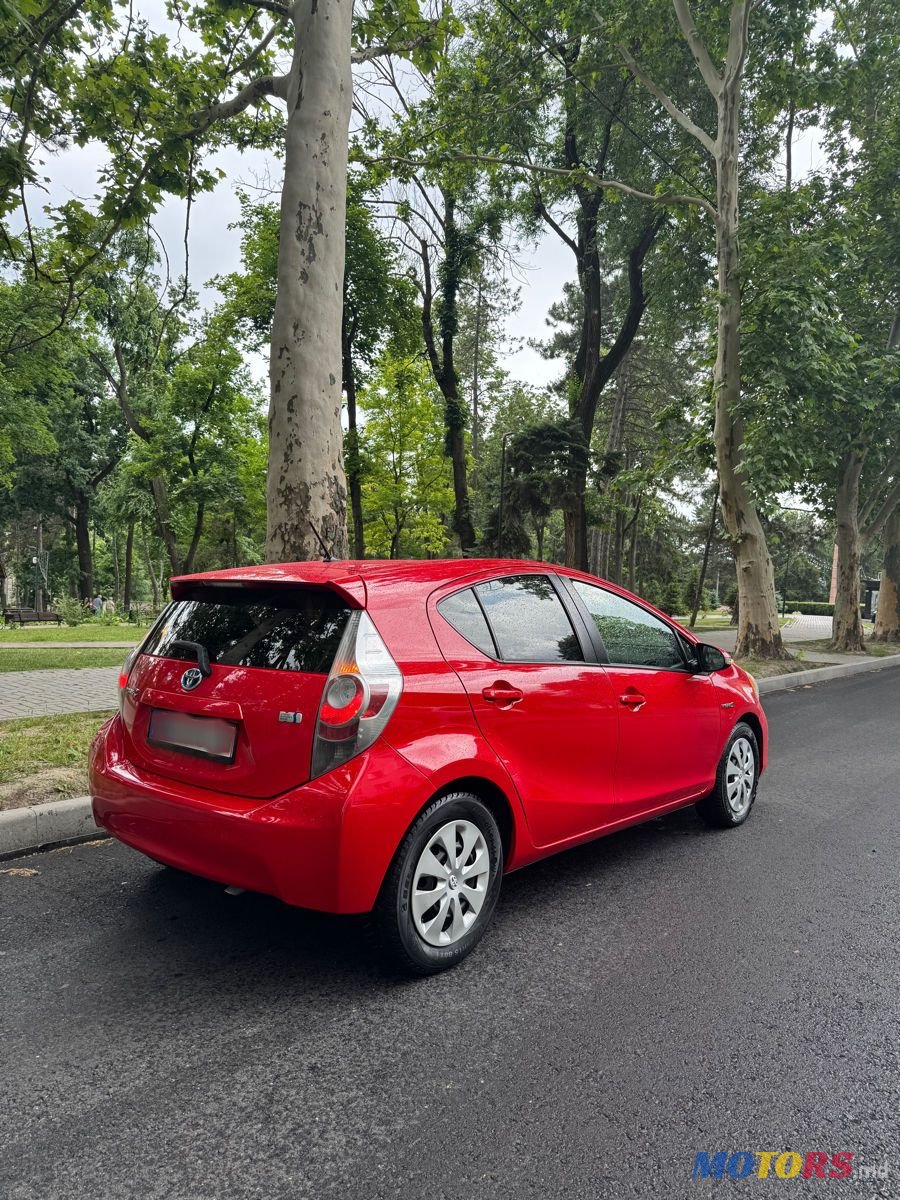 2013' Toyota Prius c photo #4
