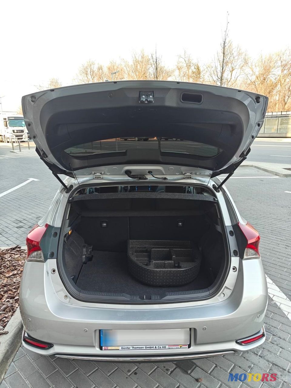 2017' Toyota Auris photo #3