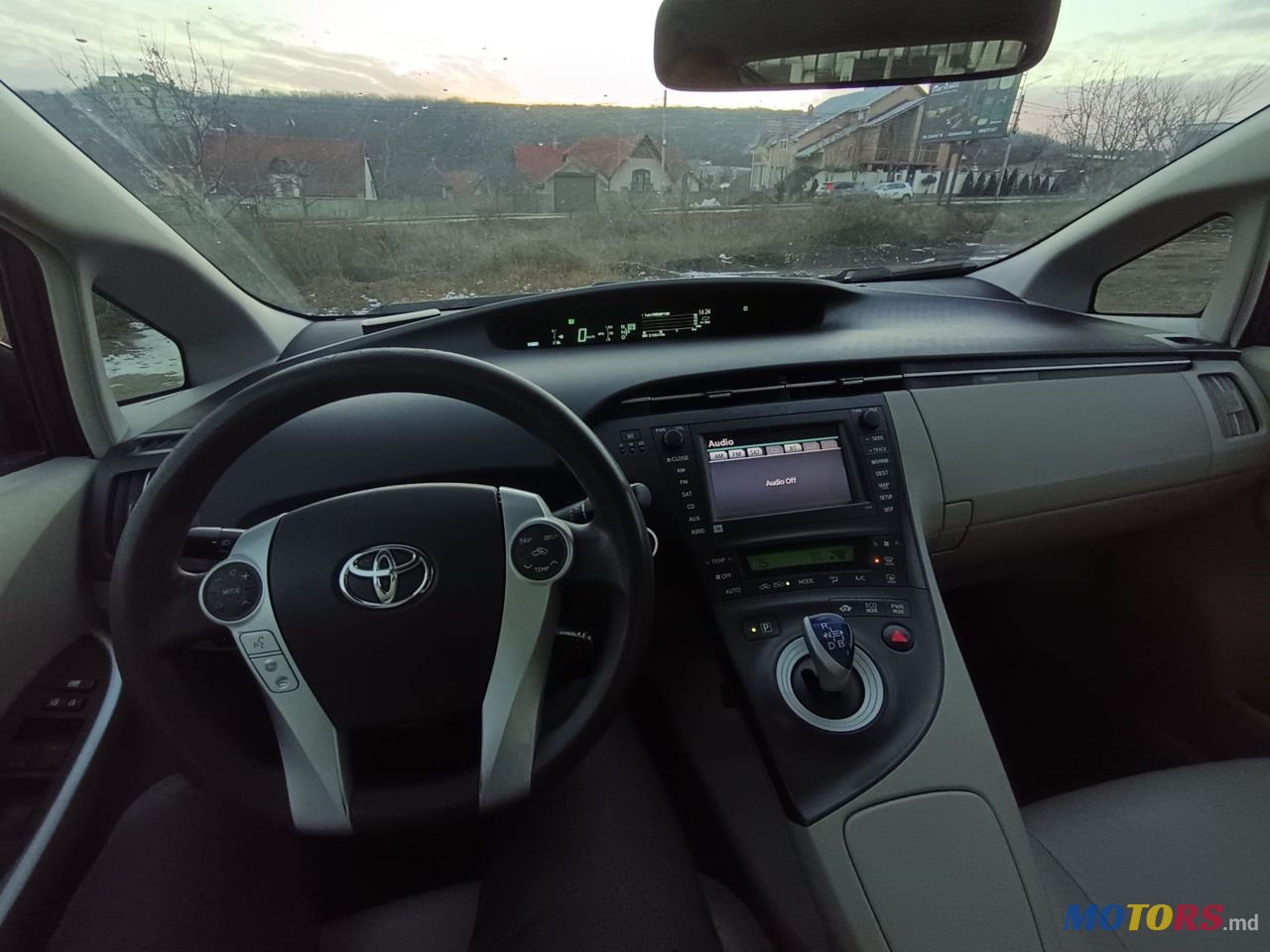 2010' Toyota Prius photo #4