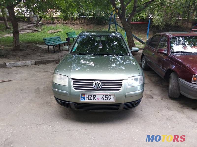 2002' Volkswagen Passat photo #2