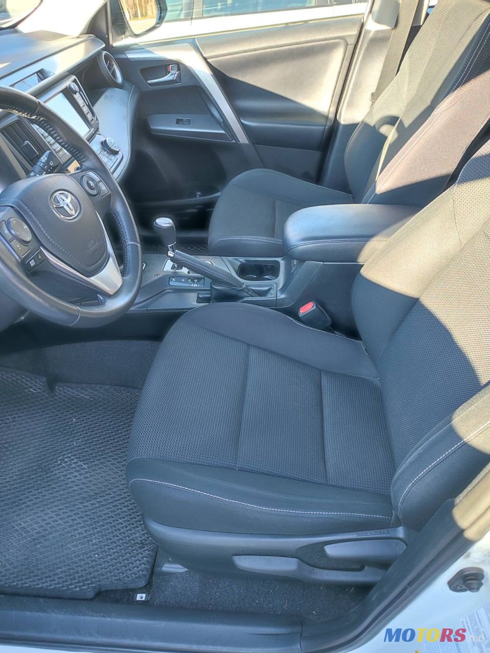 2017' Toyota RAV4 photo #6