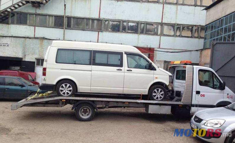 2005' Volkswagen Caravelle photo #3