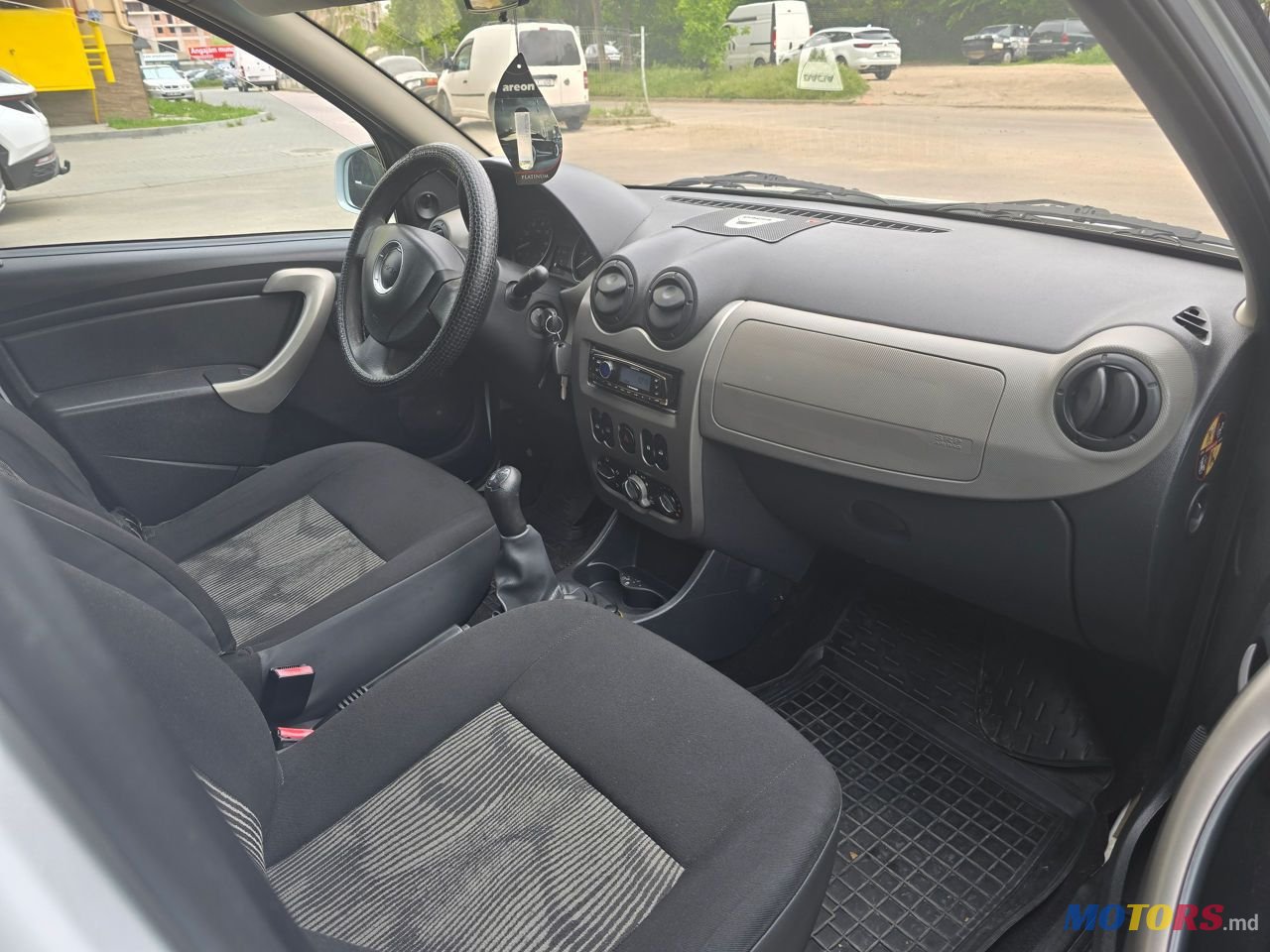2009' Dacia Sandero photo #5