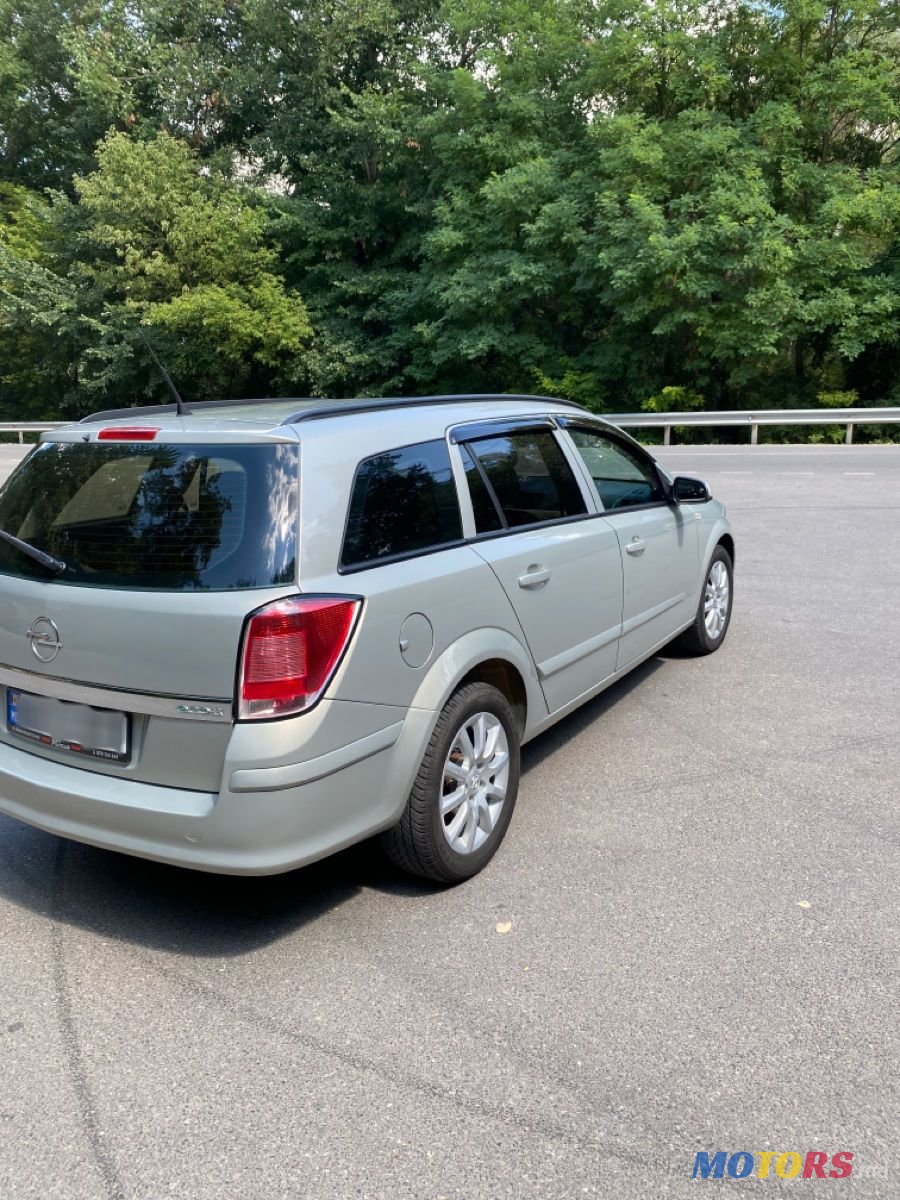 2008' Opel Astra photo #4