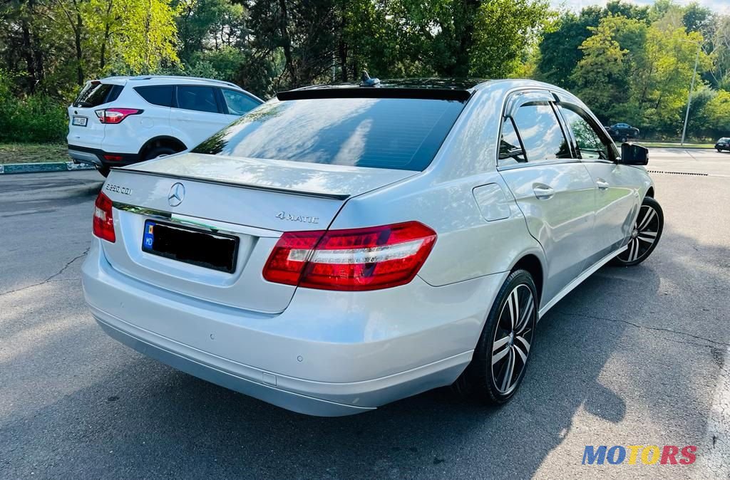 2011' Mercedes-Benz E Класс photo #2