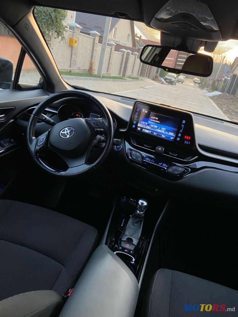2018' Toyota C-HR photo #5