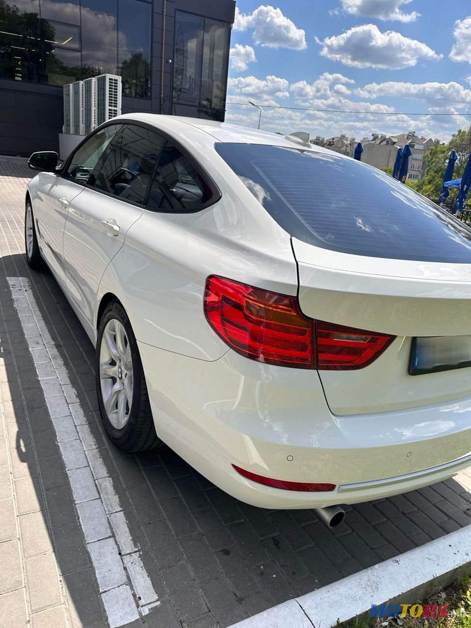 2013' BMW 3 Series Gran Turismo photo #3