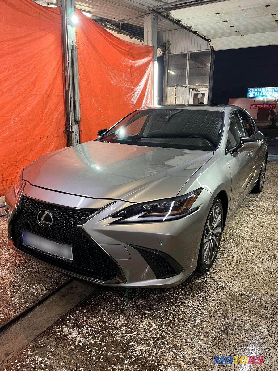 2019' Lexus Es Series photo #2
