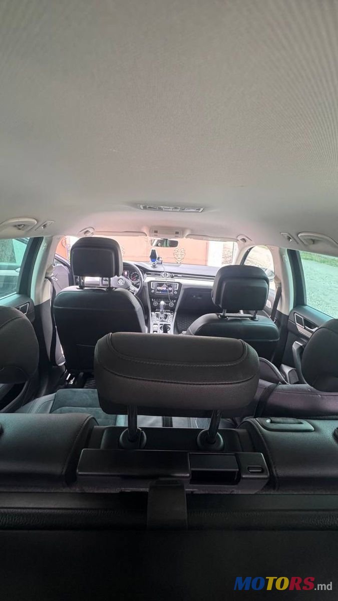 2017' Volkswagen Passat photo #4