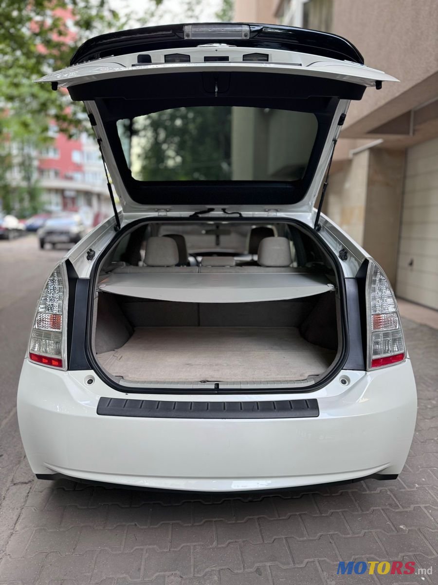 2010' Toyota Prius photo #5