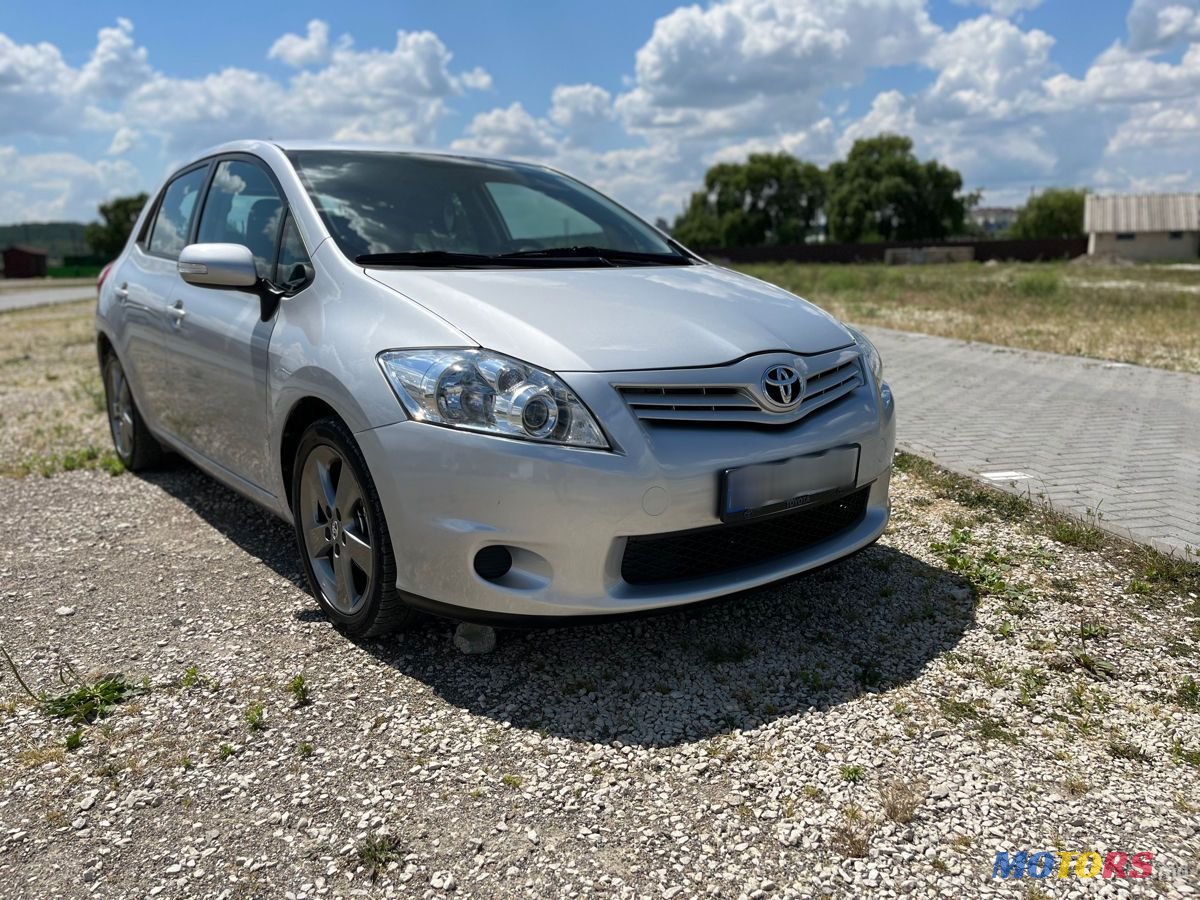 2010' Toyota Auris photo #2