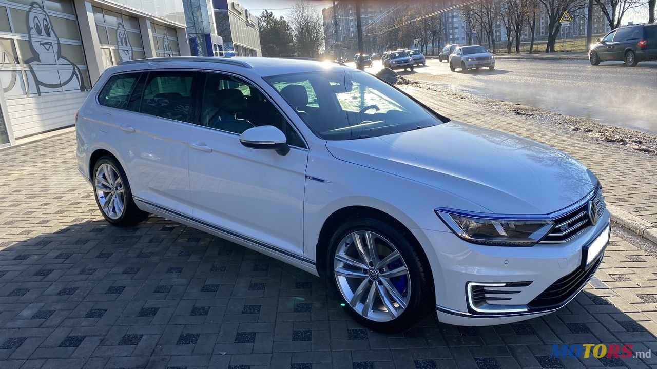 2015' Volkswagen Passat photo #1