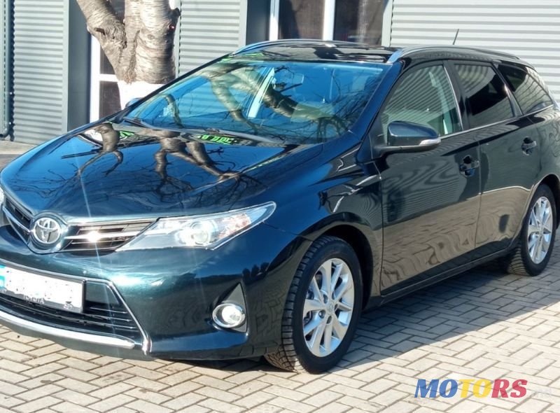 2014' Toyota Auris photo #3