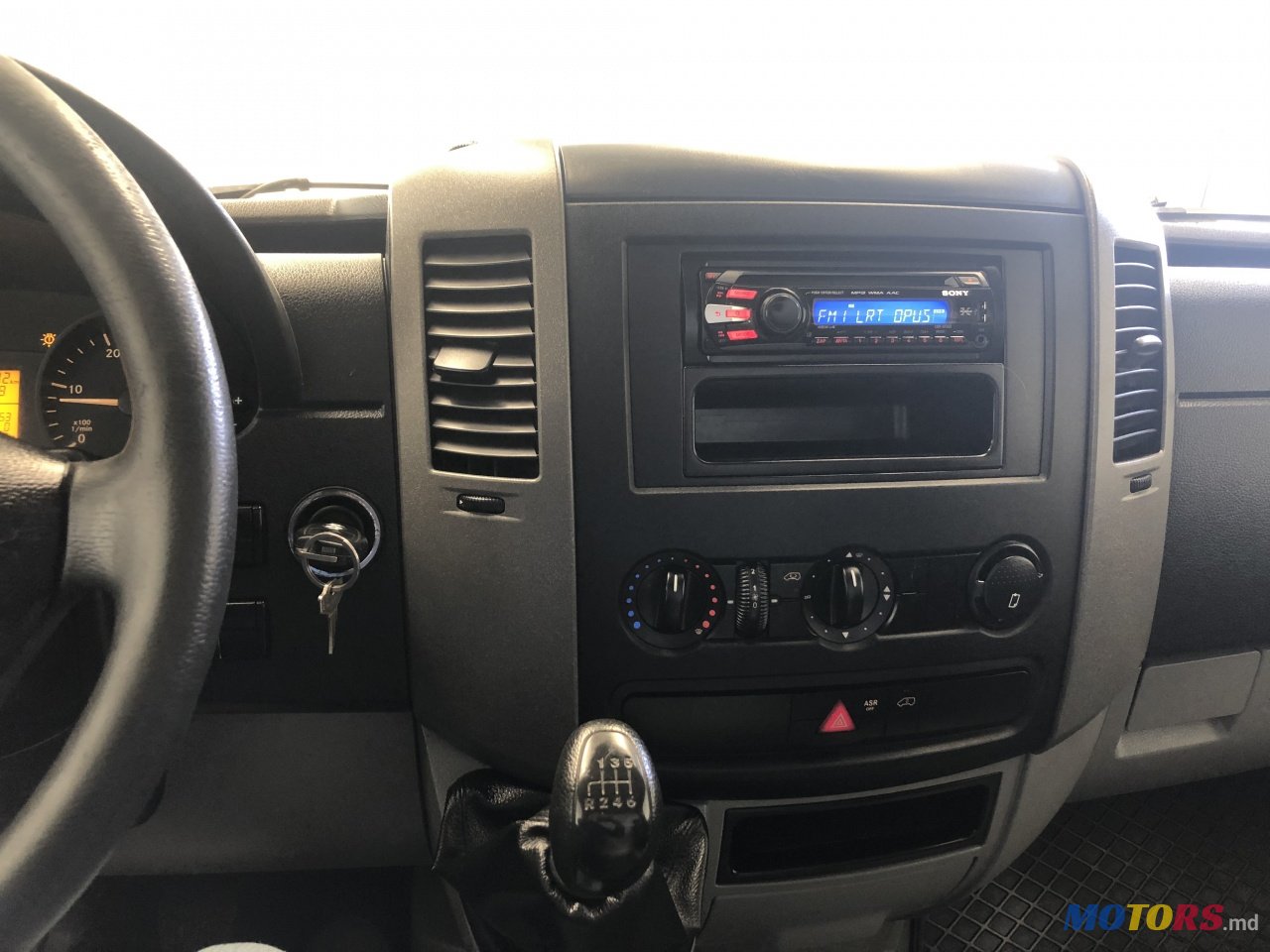 2012' Mercedes-Benz 316 CDI photo #6