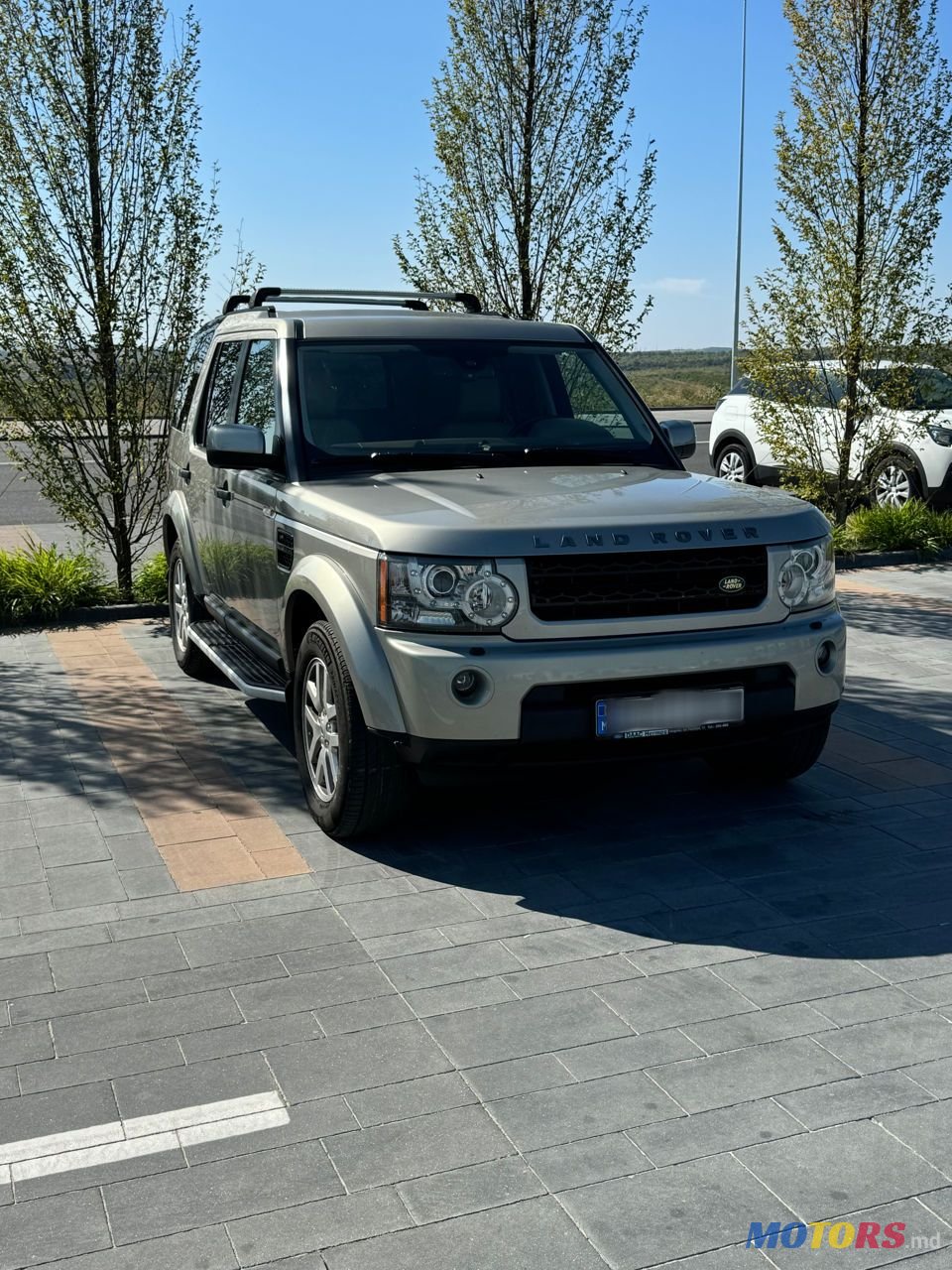 2010' Land Rover Discovery photo #2
