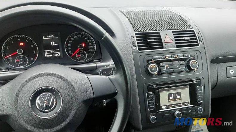 2012' Volkswagen Touran photo #3