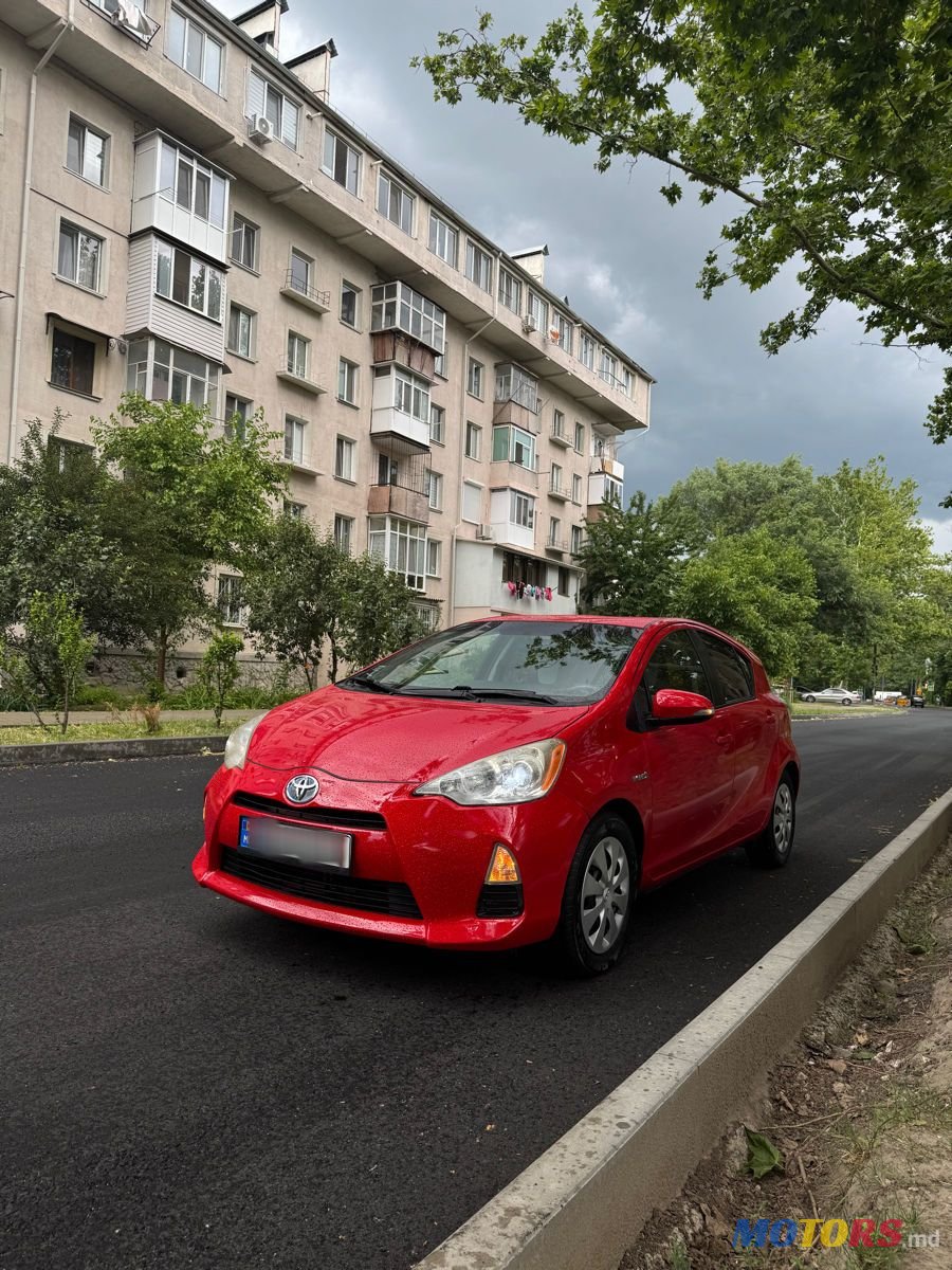 2013' Toyota Prius c photo #1
