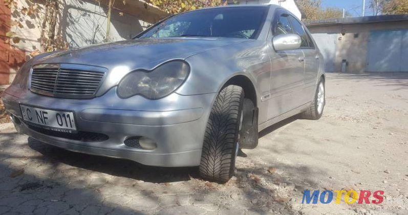 2001' Mercedes-Benz C photo #1