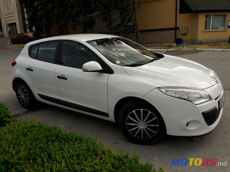 2011' Renault Megane photo #2