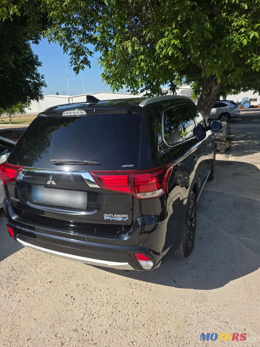 2015' Mitsubishi Outlander photo #3