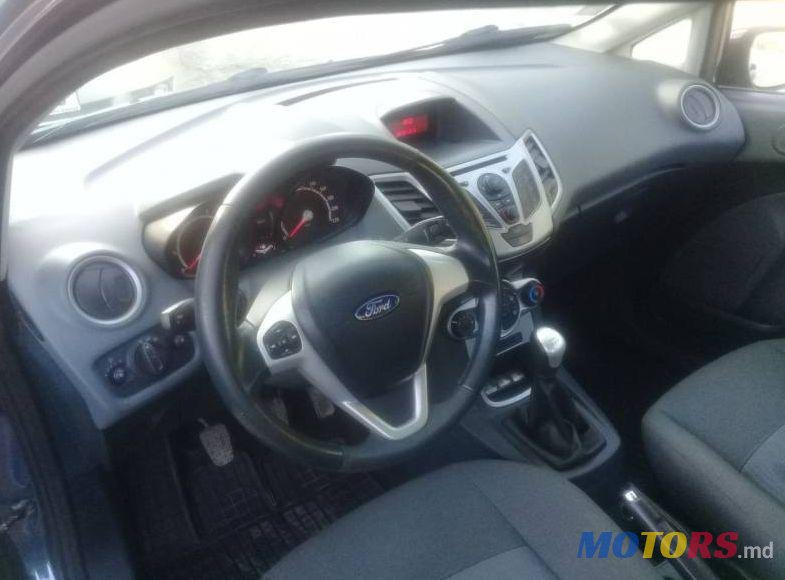 2011' Ford Fiesta photo #2