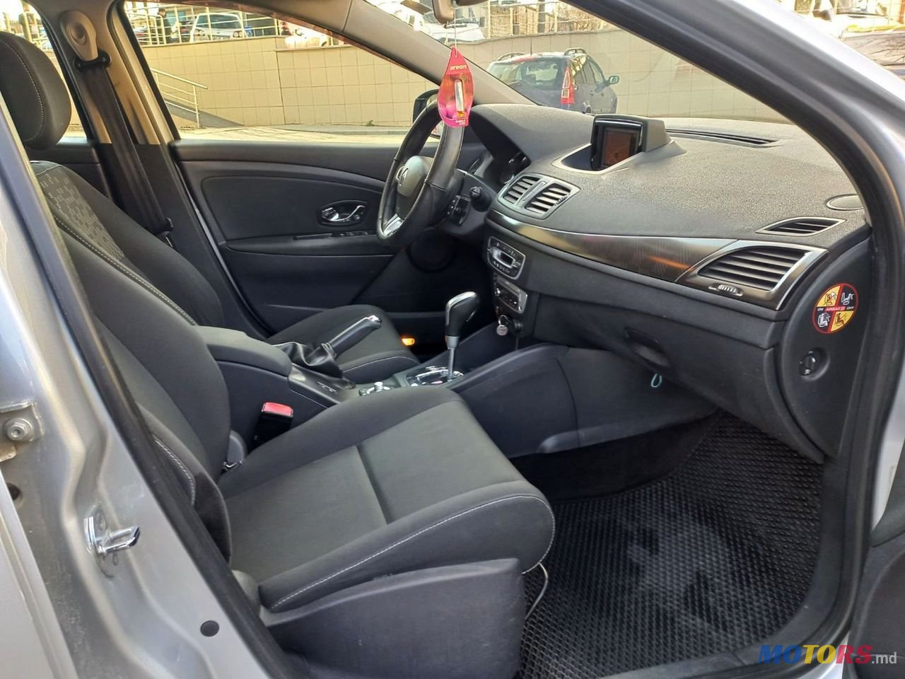 2012' Renault Megane photo #6