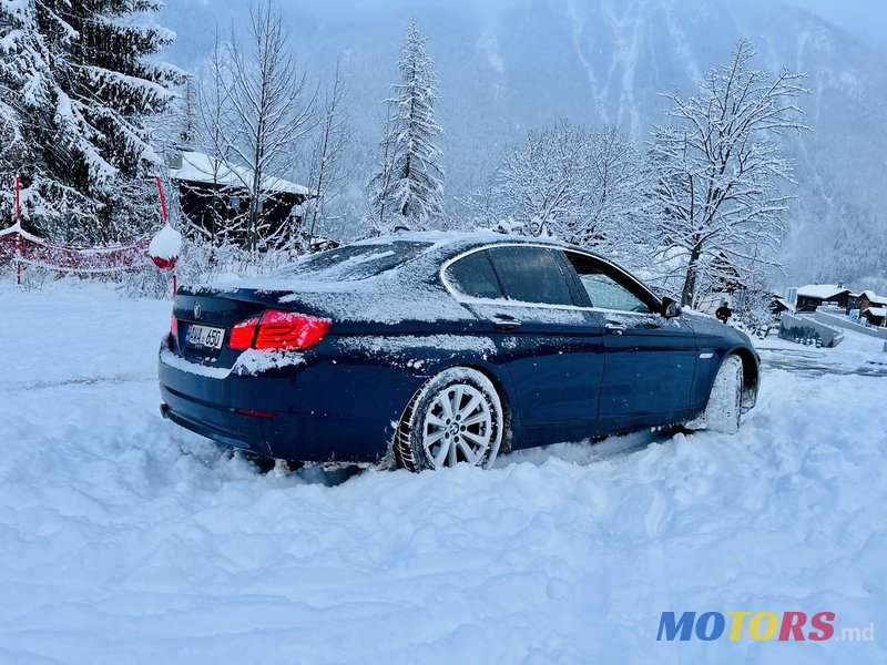 2011' BMW 5 Series photo #2