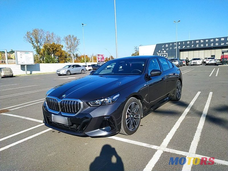 2024' BMW 5 Series photo #2