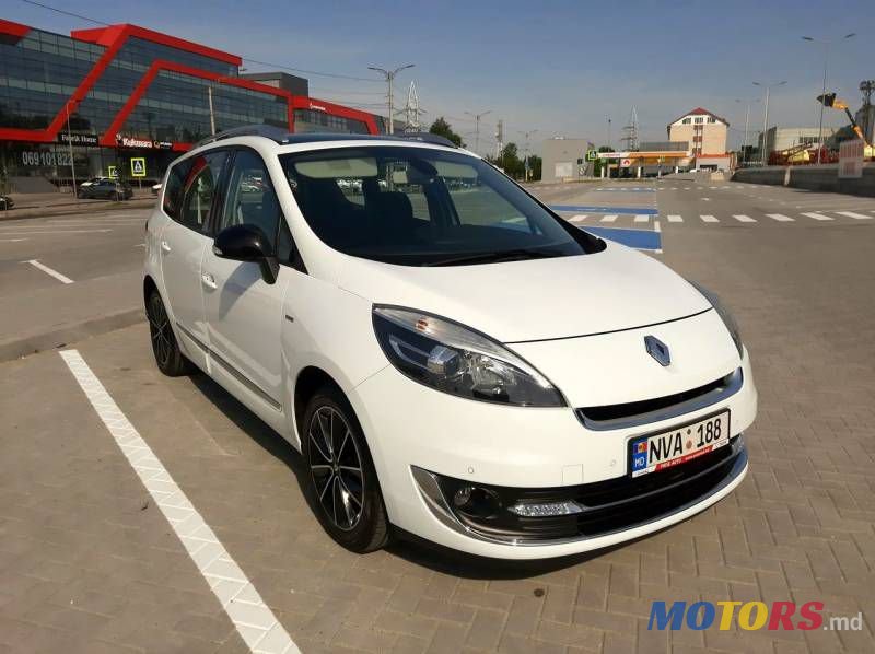 2013' Renault Grand Scenic photo #2