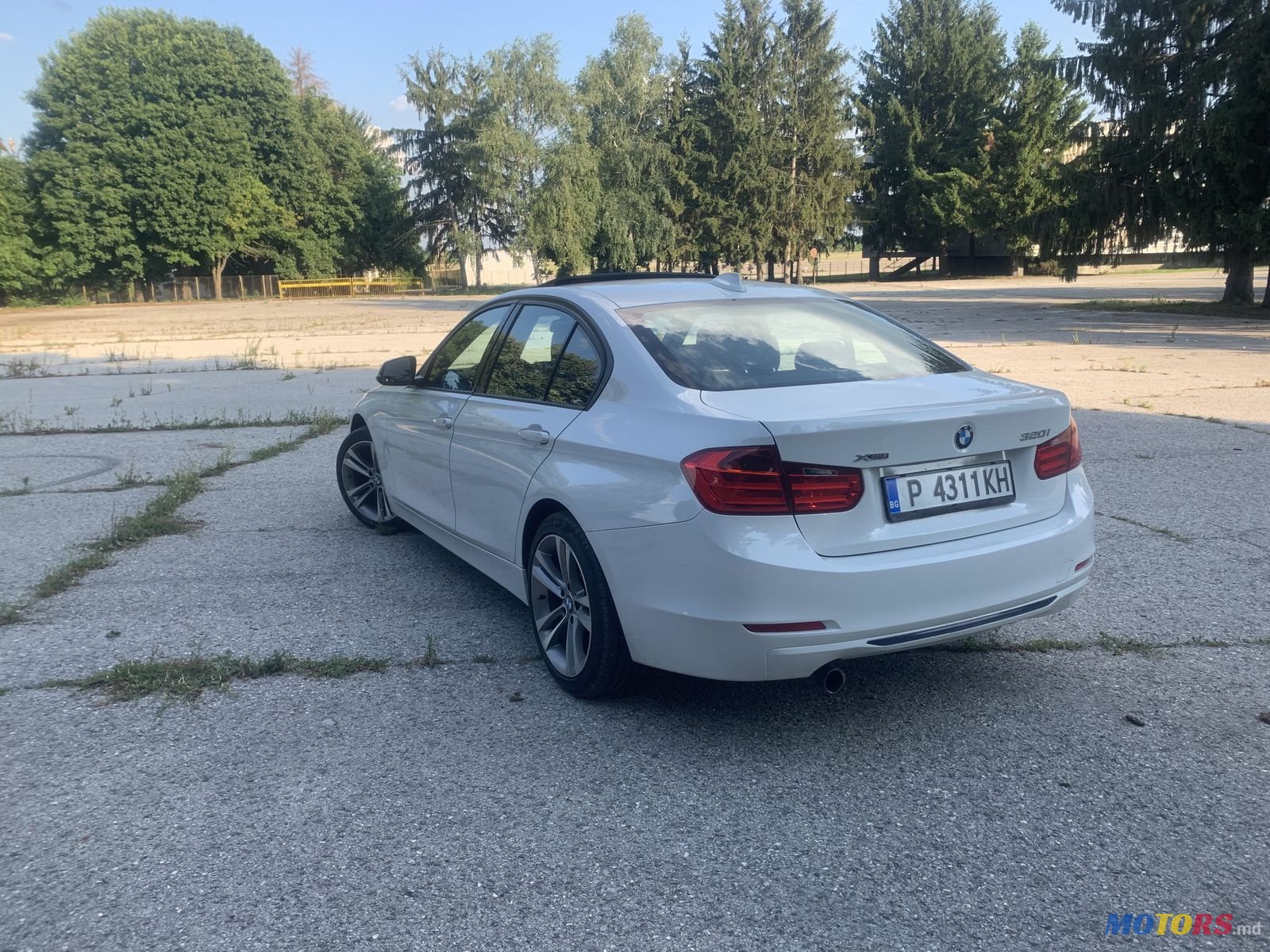 2015' BMW 320 2000i photo #2