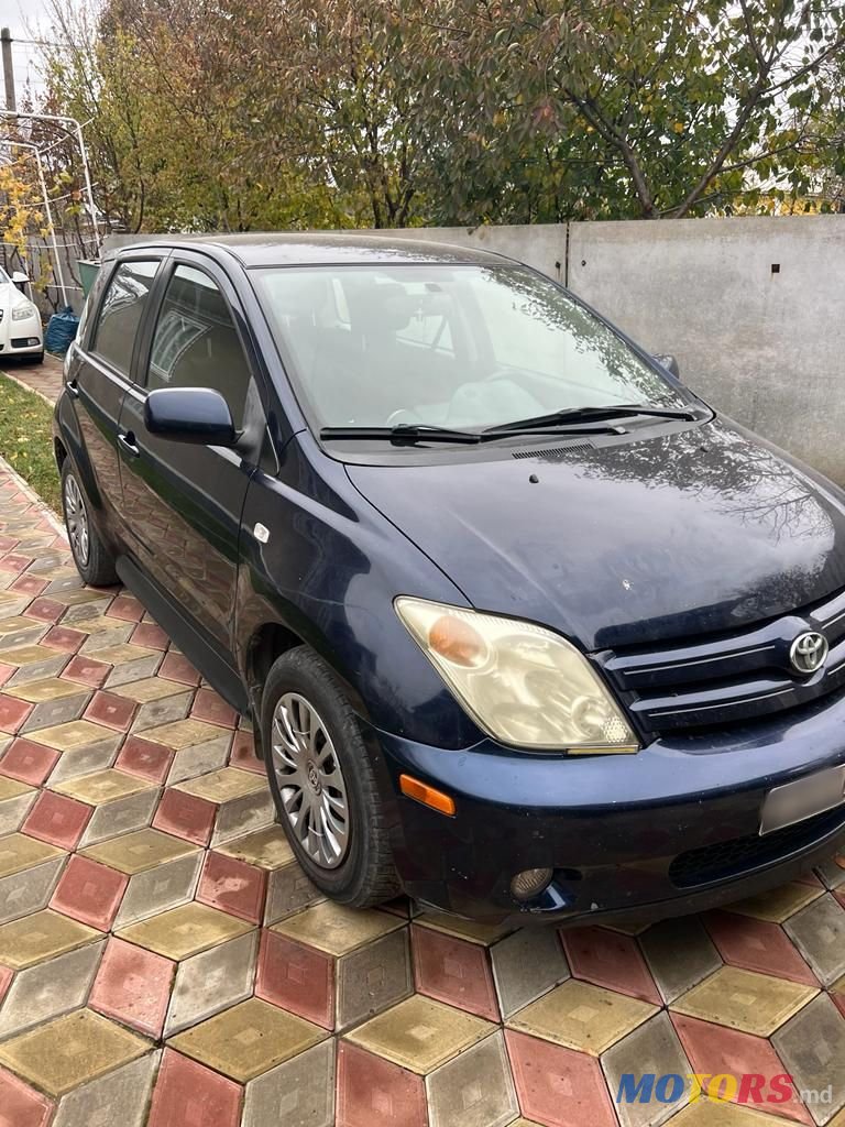 2004' Toyota photo #3