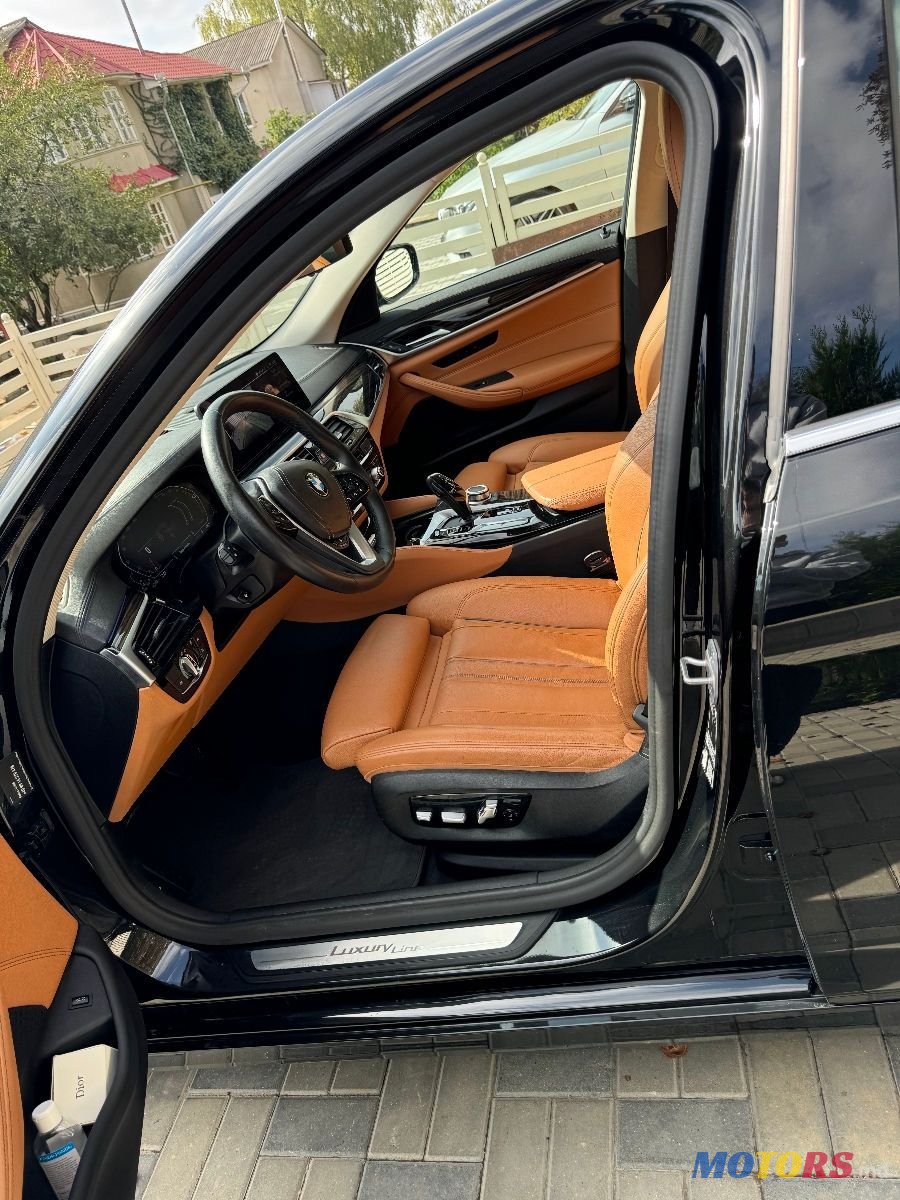 2022' BMW 5 Series photo #4