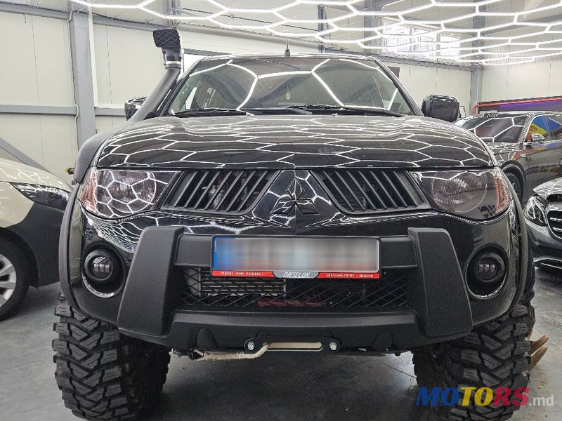 2009' Mitsubishi L200 photo #6