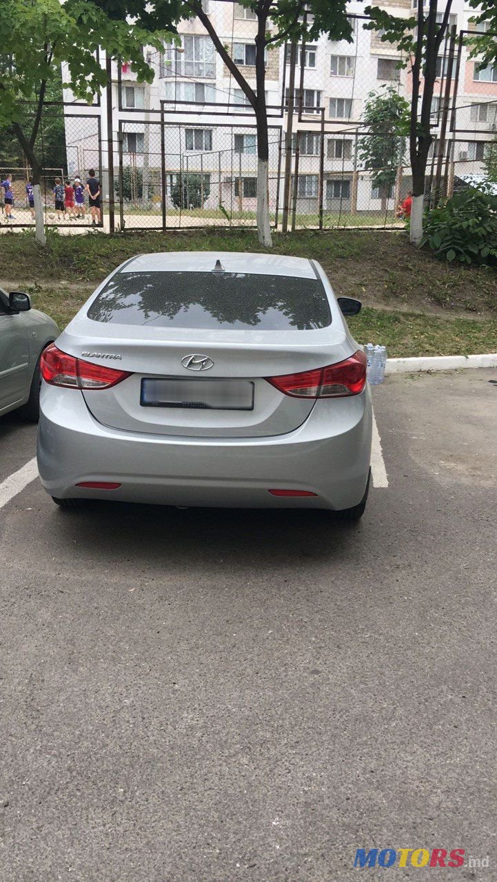 2013' Hyundai Elantra photo #5