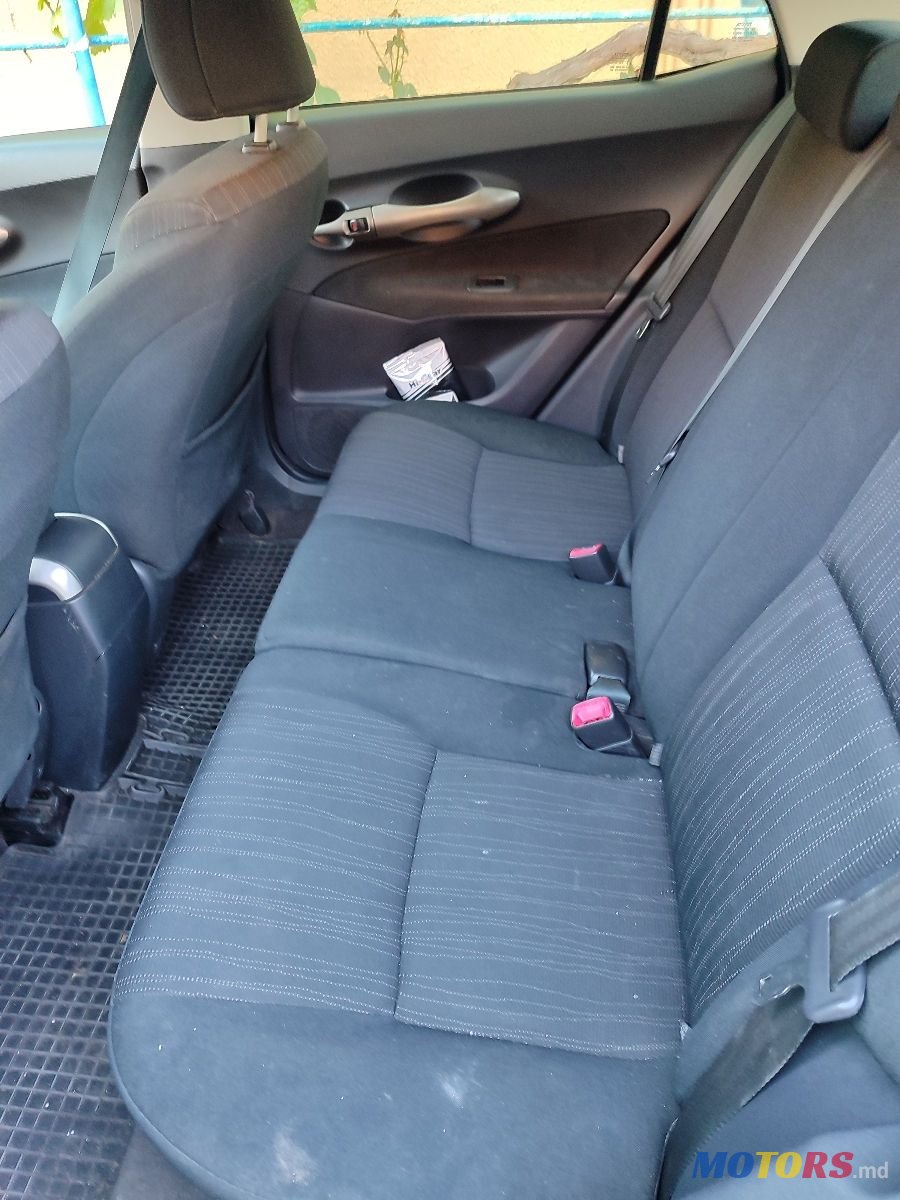 2007' Toyota Auris photo #2