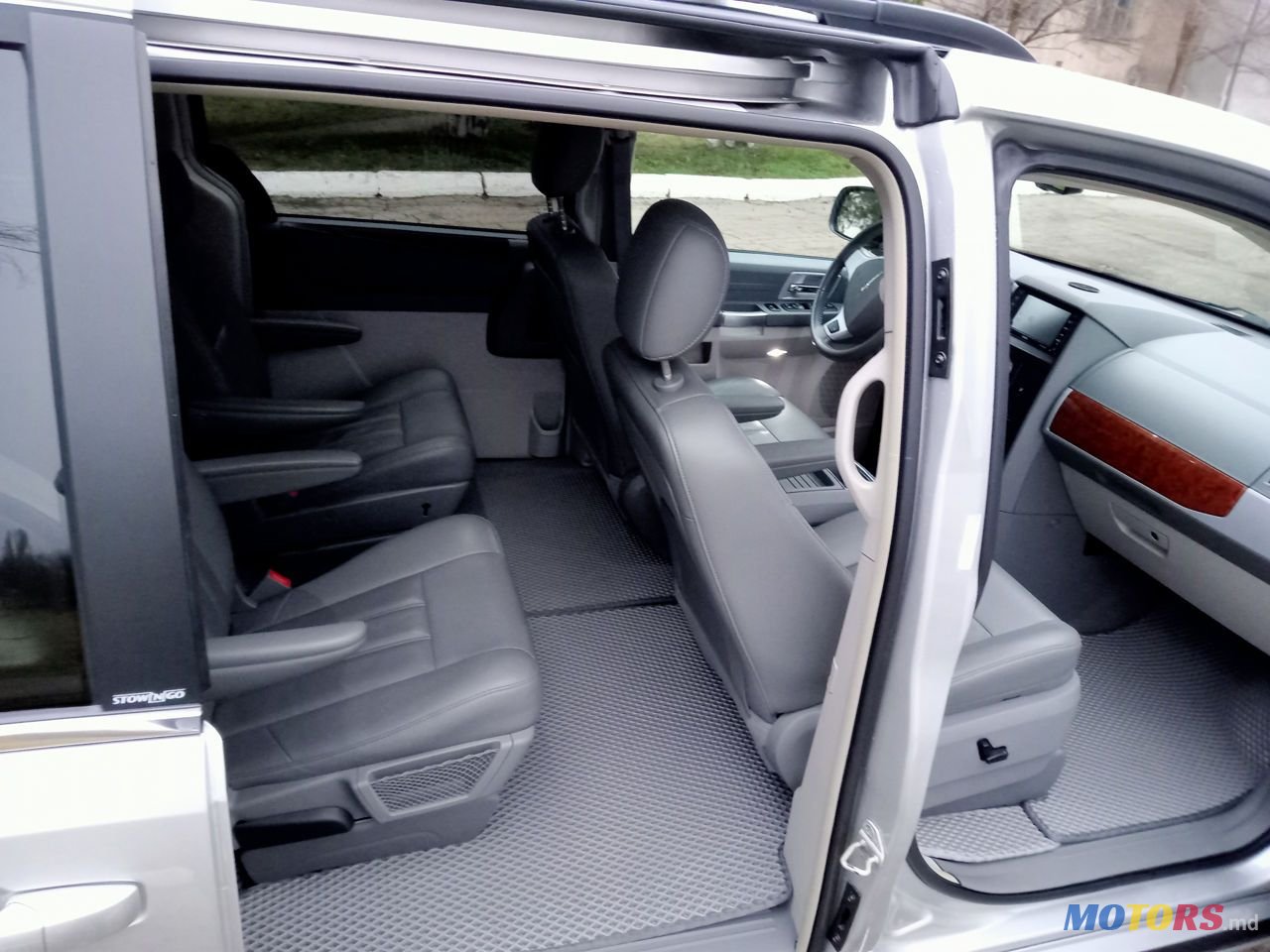 2009' Chrysler Town&Country photo #6