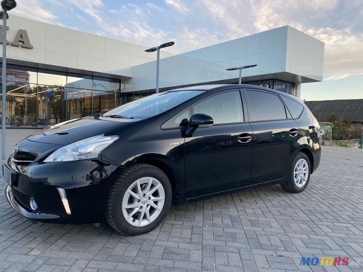 2012' Toyota Prius Plus photo #2