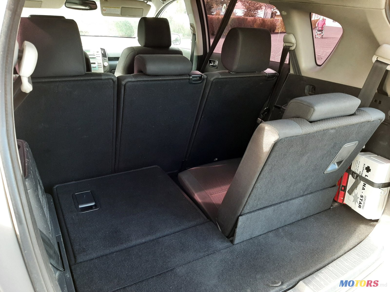 2004' Toyota Corolla Verso photo #5