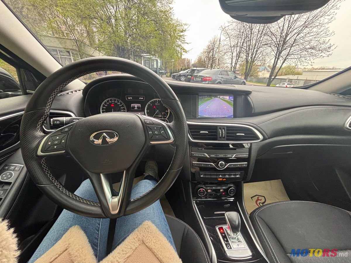 2017' Infiniti QX30 photo #3