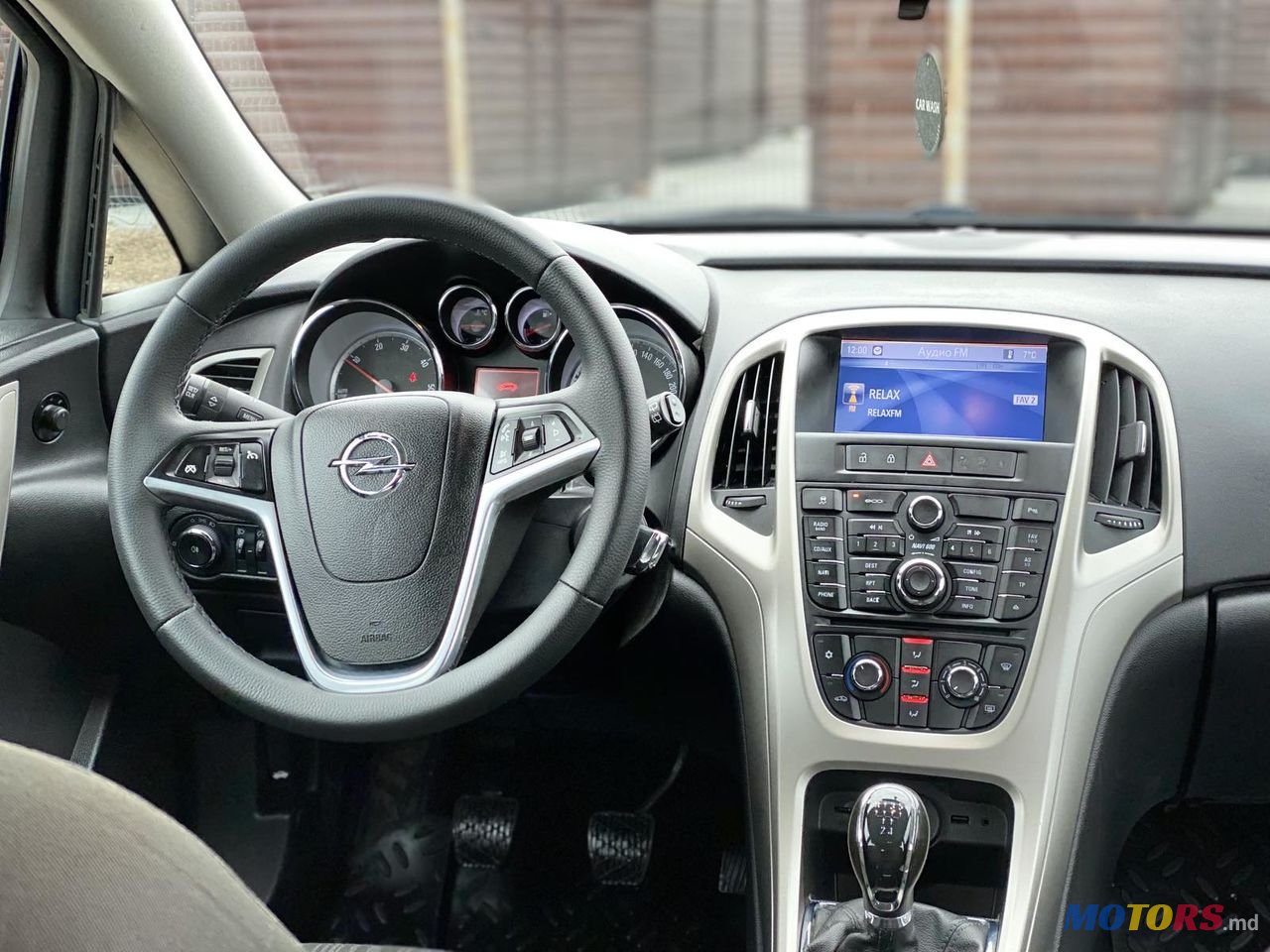 2011' Opel Astra photo #5