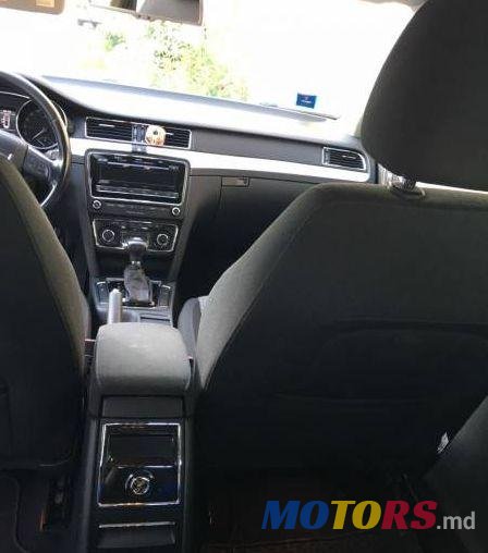 2011' Skoda Superb photo #2