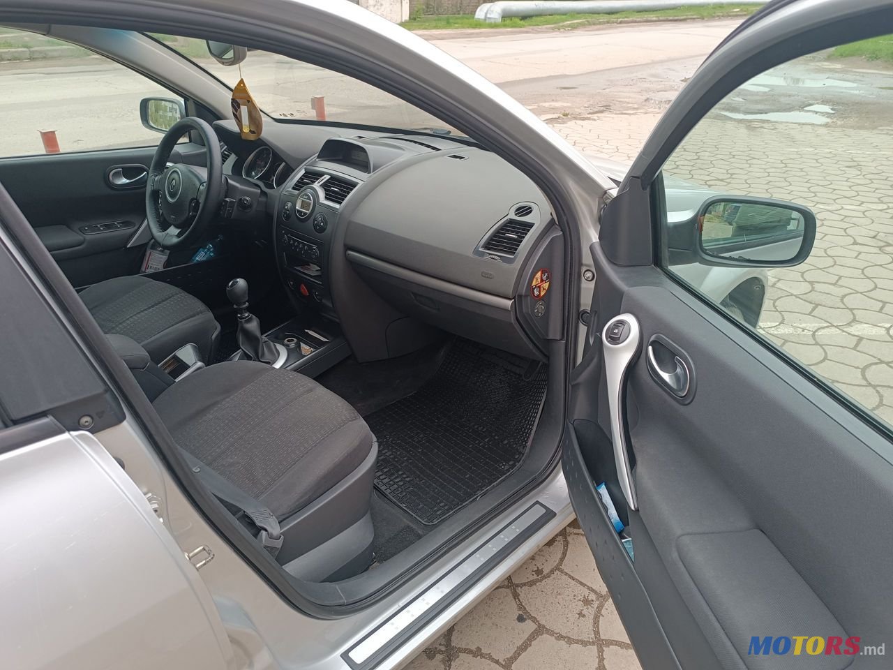 2007' Renault Megane photo #1