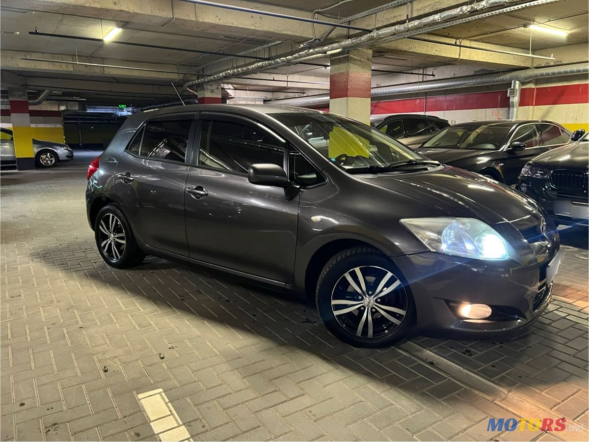 2008' Toyota Auris photo #2