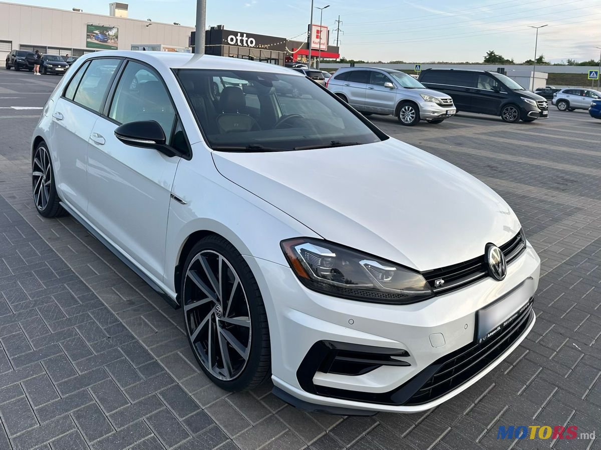 2018' Volkswagen Golf photo #3