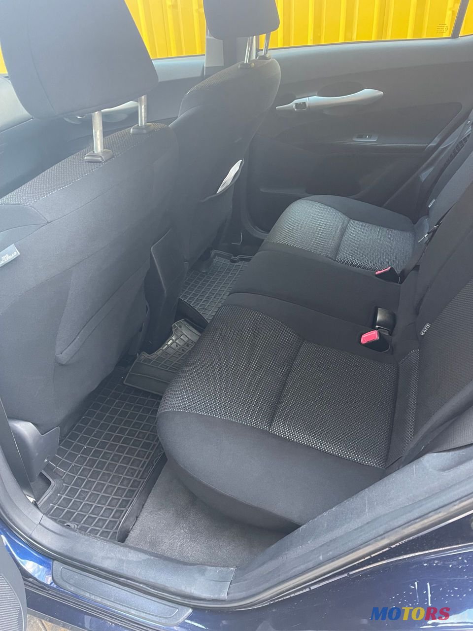 2011' Toyota Auris photo #4