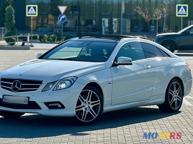 2010' Mercedes-Benz E-Class photo #2