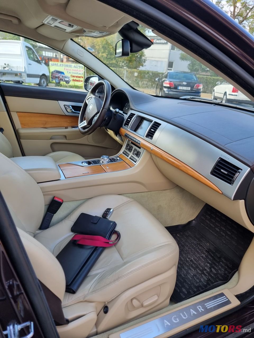 2013' Jaguar XF photo #5